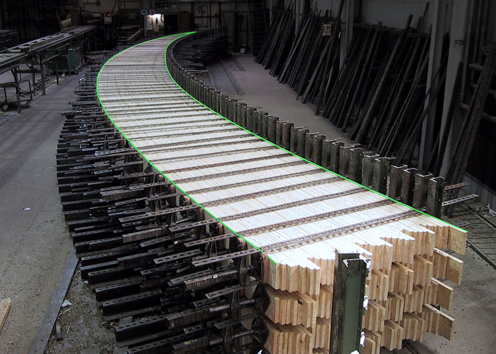 Holz Leimbinder mit Laserlicht
