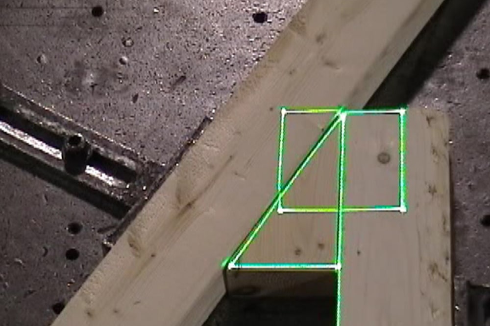 Perfekte Laserprojektion auf Holzfertigteilen