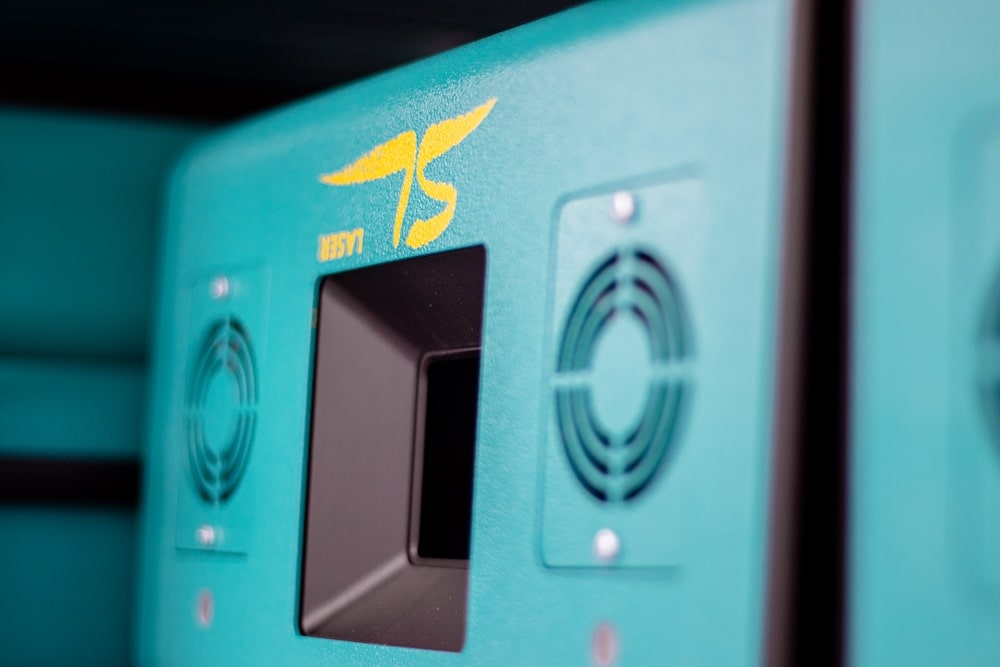 Laser de plafond de SL Laser en turquoise avec ouverture centrale et ventilateurs