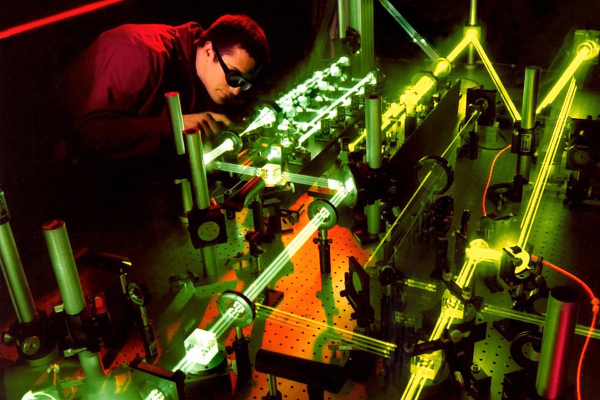 Einsatz und Geschichte der Laserstrahlen III