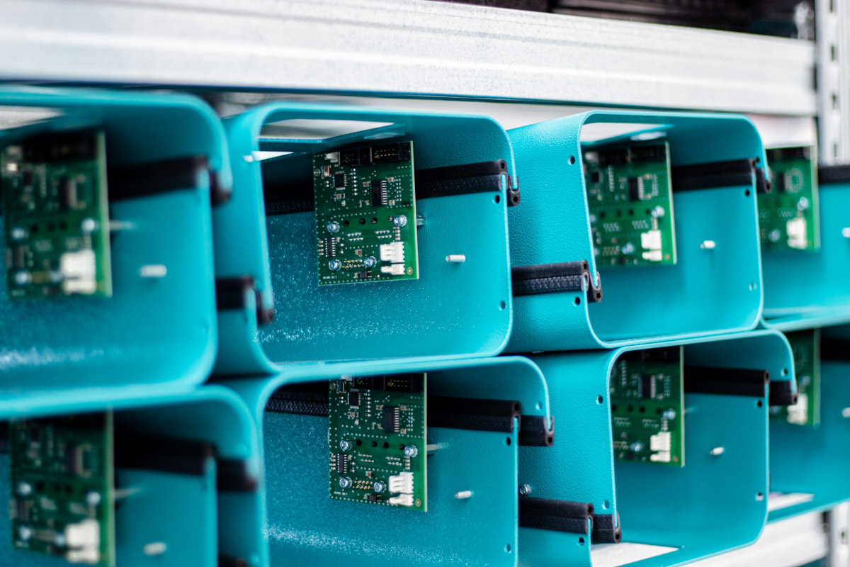 Platine in einem Metallgehäuse