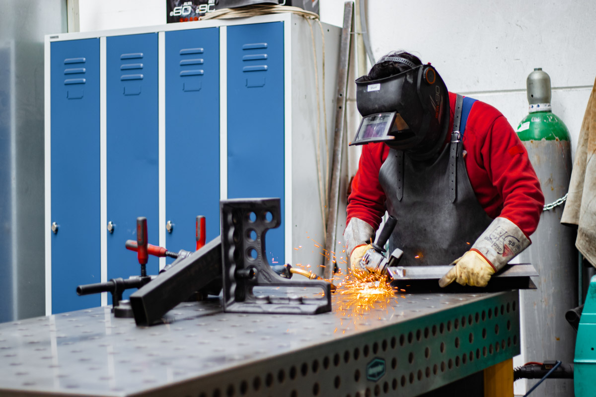 Employés en train de souder