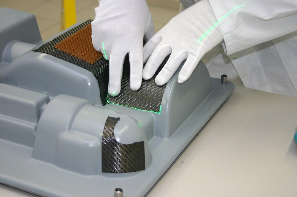 Lasers de positionnement et lasers de projection pour applications composites