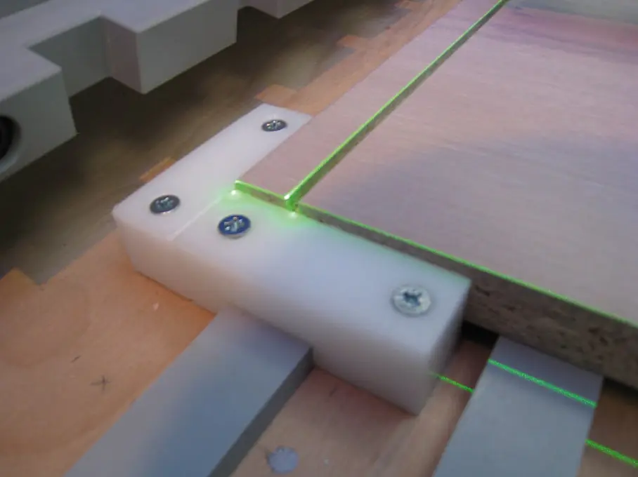 Positionierungshilfe mit dem Einsatz von Lasern in der Holzbearbeitung