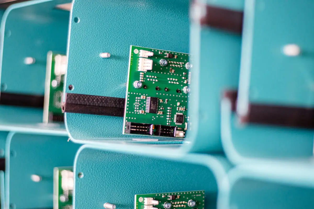 Close-up of green circuit boards in blue housings – electronic components from SL-Laser.